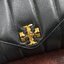 OUTLET 】Tory Burch Kira Top Handle Satchel มี2ขนาด Small/Medium กระเป๋าทรงใหม่ล่าสุดจากรุ่นคิร่า (Kira) มาในเทคนิคตัดเย็บควิลท์แนวขนาน ใช้วัสดุหนังเงานุ่ม สะท้อนแรงบันดาลใจแบบนิวยอร์กจากเบาะหนังในรถคลาสสิค Hardwareสีทองสวยหรู และจุดเด่นอีกรุ่นคิร่าคือความ