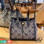 TORY BURCH FACTORY MONOGRAM JACQUARD TOTE BAG กระเป๋าถือหรือสะพายรุ่นล่าสุดดีไซน์ยอดนิยมจาก TORY BURCH FACTORY OUTLET วัสดุ Woven Jacquard & Leather ทอลาย Jacquard Singnature แบรนด์รอบใบสวยอยู่ทรงเป็นเอกลักษณ์ เปิดปิดแบบ Drawstring ขนาดใหญ่กำลังดี กว้างแล