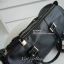 CHANEL CAVIAR HANDBAG VIP GIFT BAG กระเป๋าทรงหมอนขนาดกำลังดี #สวยหรูมาก งานพรีเมี่ยมกิ๊ฟของเเท้จาก CHANEL COUNTER แบรนด์ดัง หนังคาเวียร์เต็มใบ ด้านหน้าปั้มจมโลโก้สวยหรู เปิดปิดด้วยซิป ประดับTAG โลโก้แบรนด์อะไหล่ทอง มาพร้อมที่ล้อคกุญแจแสนเก๋ ใช้งานได้จริง 