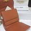 CELINE SHORT WALLET VIP กระเป๋าสตางค์ซีลีน หนังเรียบสวยอยู่ทรงมีโลโก้ด้านหน้าเปิดปิดด้วยฝาพับกระดุม ภายในมีช่องแบ่งหลายช่อง มีช่องใส่บัตรหลายช่อง ช่องใส่เหรียญ ช่องใส่ธนบัตร ใส่แบงก์พันได้เหมือนกระเป๋าสตางค์ยาวไอเท็มแนะนำ ล๊อตพิเศษ!! แถมสายโซ่สามารถสะพายไ