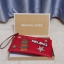 Michael Kors Clutch Bag 2018 New arrival! กระเป๋าคลัชรุ่นใหม่:ขนาดกำลังดี วัสดุลายหนังลาย Saffiano ด้านหน้าประดับโลโก้แบรนด์ อะไหล่ทอง แต่ง pattern งานปัก 3vมิติ สวยโดดเด่น เปิดปิด ด้วยซิป ด้านในมีช่องเล็ก และช่องใส่บัตร พร้อมสายคล้องข้อมือ ใส่กระเป๋าสตาง