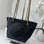 TORY BURCH Ella Chain Crossbody Nylon Bag กระเป๋าคล้องไหล่สายโซ่หรูหราโดดเด่นด้วยโลโก้หนังด้านหน้า สามารถปรับสะพายคอสบอดี้ สะพาลไหล่ได้