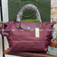 Longchamp LE PLIAGE NÉO TOP HANDLE BAG อีกหนึ่งรุ่นยอดนิยม ที่สาวๆ ต้องมีไว้เก็บไว้สักใบ กระเป๋าโท้ทใบนี้ มาพร้อมกับสีที่มีสไตล์เรียบง่าย มีสายสะพายยาวปรับสั้นยาวได้ช่วยให้คุณสามารถสะพายไหล่ได้อย่างสบาย ในตัวสายปักโลโก้อันเป็นสัญลักษณ์ ในขณะที่ที่ปิดแบบซิ