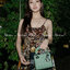 DIOR Lady / Small Lady Dior Bag Cannage Lambskin กระเป๋าสุดไอคอนิก รูปทรงสีเหลียม ขนาดกระทัดรัด ตั้งอยู่ทรง ฐานกระเป๋าแข็งแรง มีหมุดรองฐาน ดีไซน์เอกลักษณ์เฉพาะตัว ด้านหน้าตกแต่งด้วยตัวอักษร D.I.R ห้อยเป็นพวงกุญแจ จะถือหรือสะพายไหล่ก็ดูดีมากๆ ค่ะ