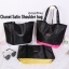 Chanel Satin Shoulder bag วัสดุ (Material) : Satin กระเป๋าสะพายข้าง ขนาดกำลังดีค่ะ ใส่เอกสารหนังสือได้นะคะ ด้านในซับผ้าลายเดียวกับสีกระเป๋าเลยค่ะ เป็นกระดุมแม่เหล็กเปิดปิด สินค้าพรีเมี่ยมแท้ แถมจากเค้าเตอร์แบรนด์ประเทศญี่ปุ่นค่ะ