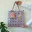 ทรงสุดฮิตจากแบรนด์ David Jones รุ่น Candy color ใบนี้ มาพร้อมกับน้องกระต่าย DV ขนฟู นิ่มๆ สีเข้า set กับกระเป๋าคะ กระเป๋า ทรง Tote ตัวกระเป๋าเย็บติด ด้วยแผ่นอคิลิค ตัดขอบลายวิ้งๆ สุดหรู ดีไซน์เกร๋ จุดเด่นที่ น้ำหนักเบา สามารถ ถือ หรือ สะพายไหล่ได้คะ ใบใหญ