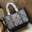 ของแท้ 💯% Tory burch perry monogram jacquard small triple compartment tote ครั้งแรกกับลายโมโนแกรม ที่ได้รับแรงบันดาลใจมาจากโลโก้สุดคลาสสิกในกระเป๋าทรงtote bag T Monogram