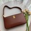 BURBERRY LEATHER SHOULDER BAG VIP GIFT WITH PURCHASE (GWP) พรีเมี่ยมกิ้ฟ Limited Edition ทรงยอดฮิตแห่งปี วัสดุหนังแท้ สวยหรูอยู่ทรงเปิดปิดด้วยซิปยาว(คล้องรางซิปคู่เพื่อเปิดปิด) อะไหล่ทอง ภายในโล่งมีช่องหลัก และช่องใส่บัตรแยกเป็นสัดส่วน สามารถใส่มือถือของใ