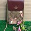 COACH PHONE CASE CROSSBODY BAG ((73486//76988//76357//39955//91046)) COACH NORTH/SOUTH CROSSBODY IN SIGNATURE CANVAS กระเป๋าใส่โทรศัพท์รุ่นนี้ มีความโดดเด่นทั้งดีไซน์และคุณสมบัติในการใช้งาน ด้วยลวดลายที่มีซิกเนเจอร์เป็นเอกลักษณ์แล้ว ด้านหลังยังมีช่องใส่กา