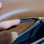 TORY BURCH ELEANOR SMALL CONVERTIBLE SHOULDER BAG ฮอตไอเท็ม รุ่นนี้ขายดีขายหมด สวยหรู คุณหนู ผู้ดี!! หายากมากแล้วน้า กระเป๋าสะพายข้าง ดีไซน์อยู่ทรง ขนาดกำลังสะดวกใช้สำหรับสาว วัสดุหนังแท้เต็มใบ สีทูโทน เปิด-ปิดด้วยแถบแม่เหล็ก ภายในแบ่งสัดส่วนได้เป็นอย่างด