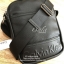 CALVIN KLEIN JEANS CROSSBODY BAG กระเป๋าสะพายจาก Calvin Klein Jeans วัสดุหนังpuคุณภาพดีเนื้อนิ่ม น้ำหนักเบา กันน้ำ ด้านหน้ามีปั้มโลโก้ เปิดปิดด้วยซิปสะดวกใช้ หัวซิปแบรนด์ ด้านหน้ามีช่องโล่งไว้ใส่ของหยิบใช่สะดวก ภายในมีโลโก้เเละช่องโล่ง ใส่กระเป๋าสตางค์ใบย