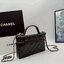 CHANEL Long Vanity With Chain วานิตี้รุ่นใหม่ล่าสุด พลาดไม่ได้เลยกับคอลสุดแซ่บ ดีไซน์ใหม่รูปทรงคลาสสิค หูจับแต่งโลโก้สวยหรู สายสะพายข้างเป็นโซ่ถอดได้ ได้ทุกวันอย่างคล่องตัว