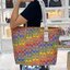 COACH CITY TOTE IN RAINBOW SIGNATURE CANVAS C4181 กระเป๋าสะพายข้างทรงโท้ทใบใหญ่ หนังลาย C สกรีนลายโค้ช รุ่นนี้ ปากกระเป๋าไม่มีชิป มีกระดุม แม่เหล็ก ด้านในมีช่องซิปไว้ใส่กระเป๋าเงินได้คะ เป็น รุ่นยอดนิยมคะ จุของได้เยอะมาก