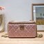 Chanel camellia vanity case bag พลาดไม่ได้เลยกับคอลสุดแซ่บ ดีไซน์ใหม่ 2023 นอกจากความคลาสสิคของรูปทรง ตัวอะไหล่ก็ยังปรับเพิ่มดีเทลความหรู ด้วยการใช้รูปดอกคามิเลียเอกลักษณ์มาเป็นตัวชูความแพง