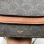 CELINE WALLET ON STRAP / CELINE TRIOMPHE CLUTCH กระเป๋าสะพายข้างใบเล็กสวยคลาสสิค สวยตะโกน งานเป๊ะปัง มีสายสะพายหนังสีน้ำตาล ถอดสายออกเพื่อเป็นกระเป๋าถือทรงคลัชท์เปลี่ยนลุคช์ ลวดลายtriomphe ความเป็นแบรนด์ CELINE ได้อย่างชัดเจน ให้ความรู้สึกที่ดูวินเทจ ที่ส