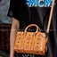 M.C.M SMALL E/W SOFT BERLIN CROSSBODY IN VISETOS ไอเท็มใหม่ในดีไซน์ทรงกระเป๋าเดินทางแบบคลาสสิค ย่อส่วนมาให้ใช้งานได้แบบสบายๆ พกพาสะดวก แมทช์ได้ทุกสไตล์ ใช้ได้แบบ unisex ใช้งานง่ายด้วยหูจับในตัว และซิปหลัก อะไหล่สีดำดูมีมิติตัดกับสีน้ำตาลคอนยัคได้เป็นอย่าง