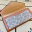 COACH SOFT WALLET BAG กระเป๋าสตางค์ใบยาว หนังชั้นแรก ลายcผสมหนังเรียบ แบบซองจดหมาย ฝาปิดเปิดแบบกระดุม มีช่องด้านหน้าหนึ่งช่อง ช่องใส่ธนบัตรตามยาวหนึ่งช่อง และช่องเสียบัตรต่างๆได้8ช่องค่ะ ด้านหลังเป็นช่องซิปยาวสำหรับใส่เหรียญนะคะ ใบขนาดพอดีมือ สีทูโทนน่าใช