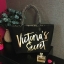 New Arrival! Victoria's Secret Canvas Large Tote Bag♡ กระเป๋าสะพายใบใหญ่ จุของได้คุ้ม! วัสดุทำจากผ้า canvas เต็มใบ ด้านหน้าแต่งโลโก้แบรนด์สีทอง สวยวับ! ด้านในบุผ้าปั้มลายเสือ มีของใส่ของจุกจิกค้า จะถือไปเที่ยวทะเลสักคืนสองคืน ใบนี้เอาอยู่คะ