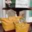 Longchamp LE PLIAGE CUIR TOP HANDLE BAG S เรียกว่าเป็นกระเป๋าอีกหนึ่งรุ่นที่ไม่ว่ายังไงก็ฮอตฮิตและติดเทรนด์ตลอดไม่เคยเปลี่ยนกับ ทรง Le Pliage Cuir หนึ่งในตระกูลกระเป๋าสุดไอคอนิกจากแบรนด์ เมื่อรุ่น Le Pliage Cuir ในรูปแบบของหนังแกะ Metis ได้ถือกำเนิดขึ้นใน