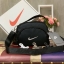 Nike mini swoosh shoulder bag กระเป๋าถือหรือสะพาย ขนาดมินิ ดีไซน์สุดเก๋จากNike แบรนด์sport สายสกรีนโลโก้แบรนด์ปรับระดับฟรีไซส์ได้ มีช่องซิปใช้งานหลายช่อง พร้อมตัวหนีบแบรนด์ในเซทเฉพาะรุ่น ใส่ไอโฟนพลัส ของจุกจิกแยกใส่ได้เป็นสัดส่วน อีกหนึ่งรุ่นลิมิเตทที่ใช้