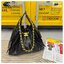 CHANEL 25 Small Handbag กระเป๋าสะพายทรงโฮโบ คอลใหม่ล่าสุด ต้อนรับฤดูกาล SPRING-SUMMER 2025 รูปทรงใช้งานได้จริง จุของได้ ถือเก๋ๆ เอวี่เดย์ลุค บอกเลยว่าดีไซน์เก๋มาก