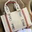 CHLOÉ Woody large leather-trimmed cotton-canvas tote กระเป๋าแบรนด์ดังจากสัญชาติฝรั่งเศส เป็นที่ชื่นชอบของเซเลบริตี โคลเอ้รุ่นนี้เป็นสไตล์วินเทจ เรียบหรูและดูดี ออกแบบมาเพื่อการใช้งานที่ง่ายแสนง่าย และยังจุของได้ไม่น้อยเลยทีเดียว เพิ่มความมีเสน่ห์และแข็งแร
