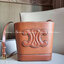 VIP 】CELINE BUCKET BAG CUIR TRIOMPHE คอลเลคชั่นใหม่ ฮิตข้ามปี กับกระเป๋าสะพายทรงถัง ใช้งานง่ายที่สุด สายสะพายในตัว ปรับใช้ได้เลย วัสดุหนังวัว เรียบหรู ผู้ดีไปอีก โดดเด่นด้วยโลโก้เอกลักษณ์ มีกระดุมปิดที่ปากกระเป๋า ภายในโล่งกว้าง ใส่ของแบบจุๆไปเลย เป็นรุ่นท