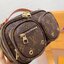 LV UTILITY CROSSBODY Crossbody Monogram bag ภาพถ่ายจากงานขายจริง ใช้งานต่างประเทศได้