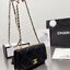 CHANEL Trendy CC Woc Bag กระเป๋าทรงสะพายข้าง Woc ที่กำลังมาแรงมาในตอนนี้ โดดเด่นด้วยแผ่นโลหะคาดสีทองสวยอร่ามหรูหรา สามารถเป็นได้ทั้งกระเป๋าคลัช กระเป๋าสะพายข้างได้ในใบเดียว มาพร้อมสายคล้องโซ่สลับหนังให้ลุคหรูๆ ในใบเดียว รีบคว้าด่วนค่ะ!!