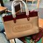 COACH FIELD TOTE IN COLORBLOCK WITH COACH BADGE ((C6035)) 📌พร้อมส่ง ยังไม่มีในไทยแน่นอนนจ้าา😘 กระเป๋าทรง Tote ที่สาวๆต้องมีติดตัวสักใบ! รุ่นนี้ใช้หนังแท้อย่างดี หนังนิ่ม สวยมากๆค่ะ หลงรักแน่นอน