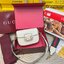 GUCCI Horsebit 1955 small shoulder bag เป็นรุ่นที่มาเพิ่มกี่รอบก็ไม่เคยพอ!! เด็ดสุด!! ฮ็อตสุด!! ให้สิบว้าวไปเลยกับใบนี้ 🤩🤩 กระเป๋าสะพายไหล่/สะพายข้างทรงคลาสสิค สวยผู้ดี ดารา เซเลปใช้กันเพียบ สวยอยู่ทรง