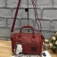 Anello polyester 2 way mini boston bag จากแบรนด์ดังในประเทศญี่ปุ่น กระเป๋าสไตล์คลาสสิค มีโครงปากกระเป๋ากว้างเป็นสัญลักษณ์ วัสดุหนัง pu กันน้ำได้ ภายในมีช่องใหญ่และช่องเล็กด้านข้าง2ช่อง เปิดปิดด้วยซิปคู่ มีตัวล็อคที่หูจับ ด้านหน้ามีช่องซิปเล็กใช้งานได้จริง