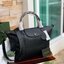 Longchamp LE PLIAGE CUIR TOP HANDLE BAG S เรียกว่าเป็นกระเป๋าอีกหนึ่งรุ่นที่ไม่ว่ายังไงก็ฮอตฮิตและติดเทรนด์ตลอดไม่เคยเปลี่ยนกับ ทรง Le Pliage Cuir หนึ่งในตระกูลกระเป๋าสุดไอคอนิกจากแบรนด์ เมื่อรุ่น Le Pliage Cuir ในรูปแบบของหนังแกะ Metis ได้ถือกำเนิดขึ้นใน