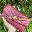 ของแท้ 💯% 】Tory Burch Kira Chevron Chain Wallet Bag เน้นความเรียบหรูดูแพง ต้องยกให้รุ่นนี้ ซึ่งมีขนาดกะทัดรัด ให้ลุคสาวมั่น Active ดูทะมัดทะแมง เหมาะสะพายในวันลำลอง และด้วยความที่เป็นแบรนด์ของทอรี่