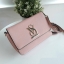 VICTORIA SECRET CLUTH & CROSSBODY BAG กระเป๋าสะพายข้าง แบบเรียบหรู วัสดุทำจากหนัง PU น้ำหนักเบา ด้านในมีช่องใส่ของหลักพร้อมช่องซิป ด้านหลังมีช่องเล็กอีก 1 ช่อง สายสะพายสามารถถอดออกหรือปรับระดับได้ ด้านในใส่กปต.ยาว + มือถือได้ทุกรุ่น ใบนี้แนะนำเลยค้า
