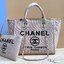 CHANEL Maxi Shopping Bag / Chanel tote bag กระเป๋าทรงโท้ทใบใหญ่กระเป๋าผ้าแคนวาส งานสกรีนสวยหรูใบใหญ่สไตล์เซเลปค่ะ ต้อนรับเทศกาลท่องเที่ยวช่วงสิ้นปีนี้