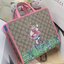 VIP GIFT 】หนังแท้ GUCCI Children's tote bag GG kids ที่สุดของความน่ารัก ลิมิเต็ดแบบไม่มีเอาท์ สาวๆสายหวานไม่ควรพลาดด้วยประการทั้งปวงเลยค่าา หนังแท้เกรดดีที่สุด พิมพ์ลายแบรนด์รอบใบเทคเจอร์สวยอยู่ทรง ภายในมีโลโก้กว้างและจุสุดๆใส่สัมภาระได้เยอะ ภาพถ่ายจ