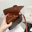 VIP 】CELINE TABOU CLUTCH BAG CELINE MINI CROSSBODY BAG (GWP) วัสดุ Triomphe Canvas หนังสวยอยู่ทรงกันน้ำได้ ขนาดกำลังน่ารัก การออกแบบที่เน้นความเรียบแต่หรู มาพร้อมสายสะพายสั้นและสายสะพายยาว สำหรับสะพายไหล่ สายปรับระดับสั้น-ยาวได้ (ถอดไม่ได้) โดดเด่นที่ด้าน