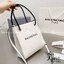 BALENCIAGA Shopping Tote Bag กระเป๋าทรงช็อปปิ้งทรงโท้ท ภายในโล่งๆไปเลย ใส่ของได้สบายๆ จุใจแบบเน้นๆ มาพร้อมสายสะพายครอสบอดี้จะคล้อง จะสะพายข้าง ก็สวยเลิศ ราคานี้คือคุ้มที่สุด ต้องมีแล้วจ้าไอเท็มเด็ดแบบนี้