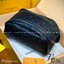 LV Dopp Kit Toilet Pouch / LV Clutch Bag กระเป๋าถือทรงพอชหรือคลัช แบบคลาสสิกสวยงามเป็นเอกลักษณ์ มีหูหิ้วพกพาสะดวก
