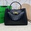 BOTTEGA Medium Andiamo embellished intrecciato leather tote 32cm กระเป๋าสะพายดีไซส์สานเป็นเอกลักษณ์ หนัง nappa นิ่มสวยงาม