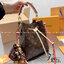 LV Neonoe Monogram Canvas / LV Bucket Bag กระเป๋าสะพายทรงบัคเก็ตอีกหนึ่งรุ่นท็อปฮิต ที่ไม่มีไม่ได้จริงๆ โดดเด่นและเป็นเอกลักษณ์ด้วยการตกแต่งลายพิมพ์เฉพาะ