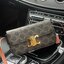 CELINE TRIOMPHE SHOULDER BAG IN TRIOMPHE อีกหนึ่งผลงานการออกแบบของ Hedi Slimane ที่ได้ดึงเอาเอกลักษณ์ต่าง ๆ ของ CELINE ออกมาและทำการตีความหมายใหม่จนได้กระเป๋าเรียบหรูและดูทันสมัย ให้คุณเลือกสะพายในชีวิตประจำวันเข้ากับการแต่งตัวสบาย ๆ หรือจะสะพายออกงานปาร์