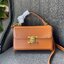 Celine Triomphe shoulder handbag Bag / Celine box triomphe in Natural Calfskin Tan กระเป๋าสะพายเรียบหรูและดูทันสมัยใบนี้ออกมา ให้คุณเลือกสะพายในชีวิตประจำวันเข้ากับการแต่งตัวสบาย ๆ หรือถอดสายถืงออกงานปาร์ตี้สังสรรค์ ก็ช่วยให้คุณดูโดดเด่นได้เช่นกัน นอกจากน