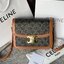 VIP 】Celine TEEN MEDIUM TRIOMPHE BAG IN TRIOMPHE CANVAS สาวๆที่กำลังมองหากระเป๋าน่ารักเอาไว้ใช้ในวันสบาย ๆ แต่ไม่รู้เลือกกระเป๋า Celine รุ่นไหนดี แนะนำรุ่นนี้เลยคะ เป็นกระเป๋าสะพายข้างขนาดกำลังดี สวยแบบคลาสสิก หรูหราด้วยแคนวาสเคลือบลาย Triomphe อีกทั้งยัง