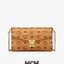 M.C.M MEDIUM MILLIE FLAP CROSSBODY IN VISETOS ฮอตที่สุดอีกหนึ่ง กระเป๋าสะพายกึ่งคลัทช์ มาพร้อมสายสะพายโซ่สีทองหรูหรา รูปทรงดีไซน์ร่วมสมัย ใช้งานง่ายด้วยตัวล็อค วัสดุภายนอกเป็นหนังแคนวาสคุณภาพดี ภายในเป็นหนังแท้สลับผ้า มีช่องซิปแยกอย่างดี ขนาดใบนี้กำลังดีม
