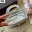 CHANEL 23K Kelly Mini Handbag Metallic Color กระเป๋าสะพายทรงสวยเรียบหรู สีใหม่เมทัลลิกเงางาม ผสมผสานดีไซน์วินเทจสง่างามทันสมัย ใช้งานได้หลากหลายโอกาส คอลเลคชั่นสุดฮอต กระเป๋าถือ/สะพายข้าง คงเอกลักษณ์ ให้ความเป็นผู้ดีในตัว สวยงาม