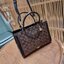 COACH ZOE CARRYALL IN SIGNATURE CANVAS เดอะเบสท์แห่งปี ต้องยกให้พี่คนสวยใบนี้เลย!! รุ่นที่สาวๆตามหา หายากอีกหนึ่ง กระเป๋าถือ/สะพายทรงสวย คลาสสิค ใบใหญ่จุคุ้ม มีดีเทลน่ารักๆที่แม่กุญแจ สามารถล็อคหัวซิปได้ กุญแจซ่อนในพวงหนังห้อยก็น่ารักไปอีก ภายในโล่งกว้าง 