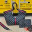 Gucci Giglio Denim Tote Bag กระเป๋าทรงสะพายทรงโท้ทเดนิม ดีไซน์ใหม่ล่าสุด สวยหรู่เท่มาก มาพร้อมใบเล็กเข้าเซ็ท พร้อมสายสะพายยาวเขียวแดงเป็นเอกลักษณ์ ภายในโล่งกว้าง จุของได้เยอะจุใจ ใบจริงสวยน่าใช้มาก สาวๆ ติดแกรมควรมีค่า
