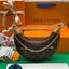 หนังแท้ LOUIS VUITTON LOOP BAG / LV MONOGRAM LOOP พร้อมส่งที่ไทย กระเป๋าสะพายรูปทรงกะทัดรัดและสายโซ่สำหรับสะพายไหล่ รวมถึงสายหนังแบบสะพายข้าง กระเป๋าซิปด้านหน้าปิดด้วยตัวดึงซิป LV Circle งานหนังแท้ทั้งใบ ออริจินอลเกรด ภาพสินค้าถ่ายจากงานขายจริง ใช้งานต่าง